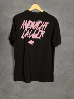 CAMISETA SYNA ''MIDNIGHT CALLER'' PRETA - comprar online