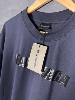CAMISETA BALENCIAGA AZUL MARINHO na internet
