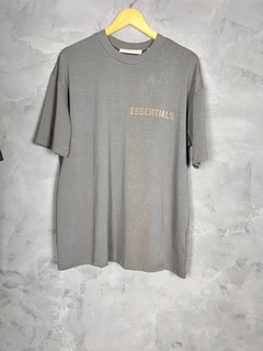 CAMISETA FEAR OF GOD ESSENTIALS