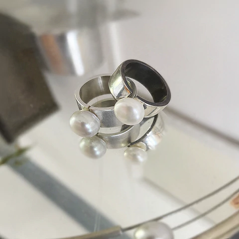 ANEL PÉROLA GRANDE BRANCA OU CINZA - comprar online