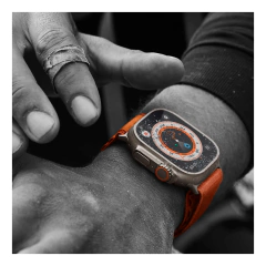 Imagen de APPLE WATCH ULTRA GPS + CELULAR 49MM TITANIUM CASE WITH STARLIGHT ALPINE LOOP