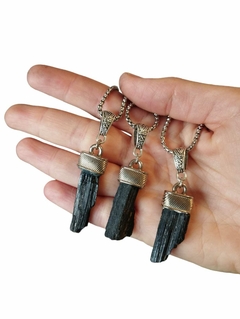 collar capuchón cuadrado turmalina negra