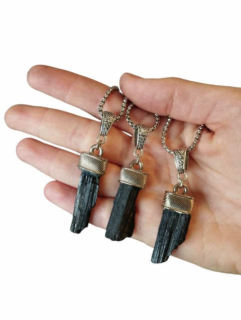 collar capuchón cuadrado turmalina negra