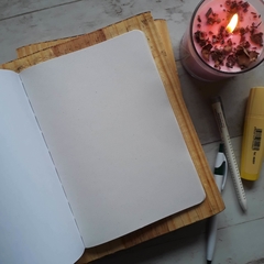 Libreta Flores fondo azul - comprar online