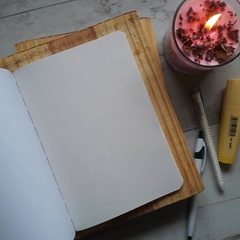 Libreta Flores fondo celeste - comprar online