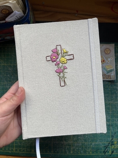 Cuaderno cruz bordado en internet