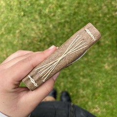 Mini bitácora marrón rayada en internet