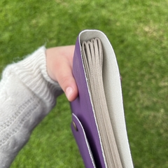 BITÁCORA VIOLETA CON MOSTACILLAS - Rayada - Malu Cuadernos