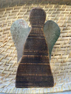 ANGEL DE MADERA CON ALAS DE ZINC - comprar online