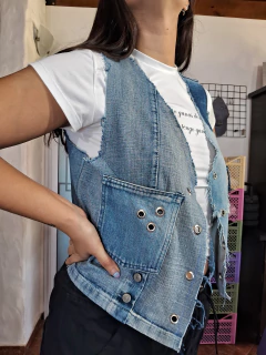 Chaleco Upcycling - 2 en internet