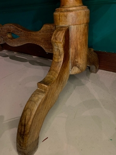 CRISTALEIRA QUARTEIO, ESTILO COLONIAL, EM VINHÁTICO, DUAS PORTAS EM VIDRO,BASE CENTRAL EM MÁRMORE CARRARA BRANCO - CÓD. 50 - comprar online