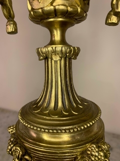 Par CASTIÇAL / CANDELABRO FUNDIÇÃO EM BRONZE AO ESTILO ART NOUVEAU, DE MEADOS DO SÉCULO XIX - CÓD. 622 - comprar online