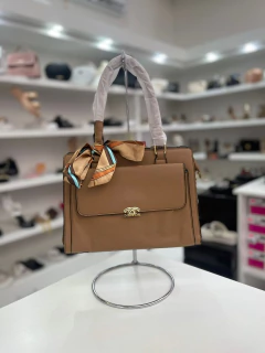 Bolsa H-Bucket com Laço Estampa de Monogramas