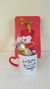 Caneca alça coração + pelúcia + Chocolate e mini arranjo - O nosso sempre é para esempre - Persona Presentes