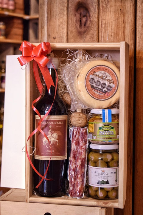 Regalo Picada Premium + Vino + Box - comprar online