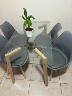 COMBO MESA TURQUIA DE VIDRIO 120 X 70 CM + 4 SILLAS TULIP GRIS IMPORTADAS