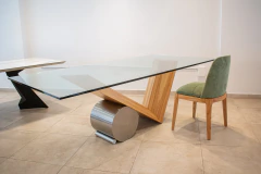 Mesa ValentinoX moderna con tapa de vidrio rectangular y base de madera paraíso natural y acero inoxidable