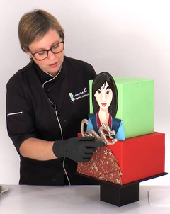 MASTER CLASS PINTURA SOBRE PASTA DE AZÚCAR “MULAN” en internet