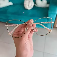 Óculos Gatinho com Hastes Douradas na internet