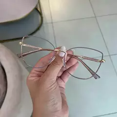 Óculos Gatinho com Hastes Douradas