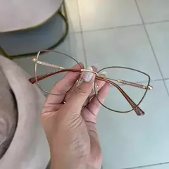 Óculos Gatinho com Hastes Douradas na internet