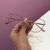 Óculos Gatinho com Hastes Douradas