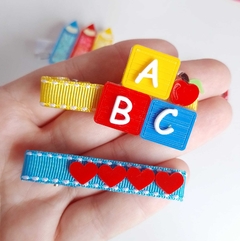 Presilhas Escolar Blocos e Corações - comprar online