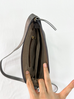 Bolsa em couro Isis cinza - comprar online