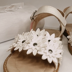 SANDALIA 18 FLORES BLANCA - comprar online