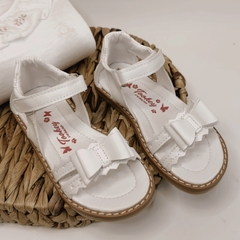 SANDALIA TALON CERRADO MOÑOS BLANCA
