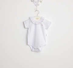 Body M/C Cuello Volado Flor Rosa