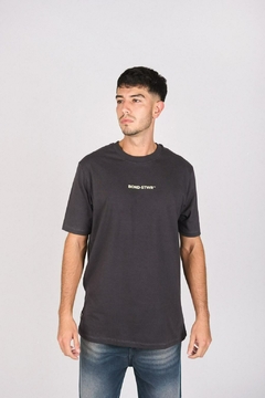 REMERA YOUTH GRIS