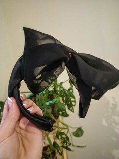 Vincha negra lazo
