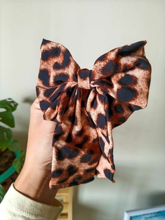 Moño animal print grande con lazo