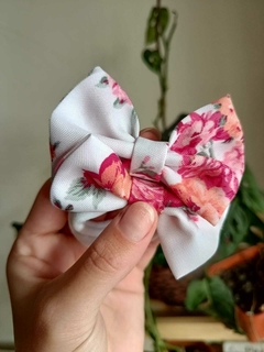 Moño Pretty flores rosadas - comprar online