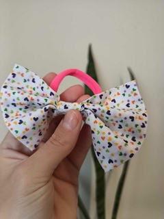 Moño Cute Corazones estampados en internet