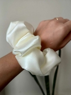 Scrunchie Crema en internet