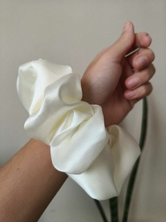 Scrunchie Crema - comprar online