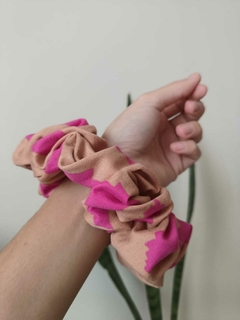 Scrunchie estampada - comprar online