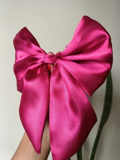 Moño Brave con lazo fucsia en internet