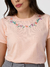T-SHIRT bordado na gola florzinhas - comprar online