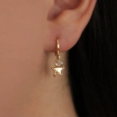 Argola com estrela e zircônia