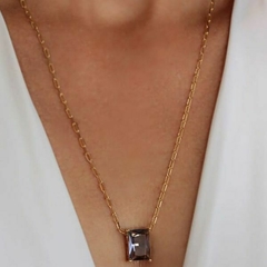 Colar com pedra roxa
