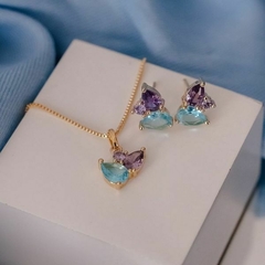 Conjunto gotas de cristais azul e roxo na internet