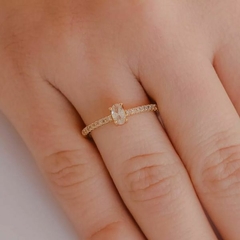 Anel Zircônia Oval com Microzircônias