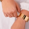 Bracelete liso e grosso