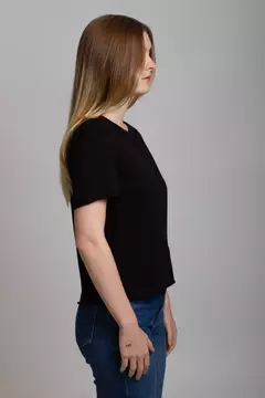 CAMISETA CORTE A LASER MOYO na internet