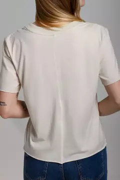 CAMISETA CORTE A LASER MOYO na internet