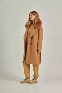 Trench coat de pele gola fox - Caramelo na internet