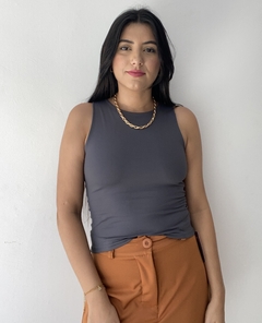 Blusa Bianca no Cinza Chumbo